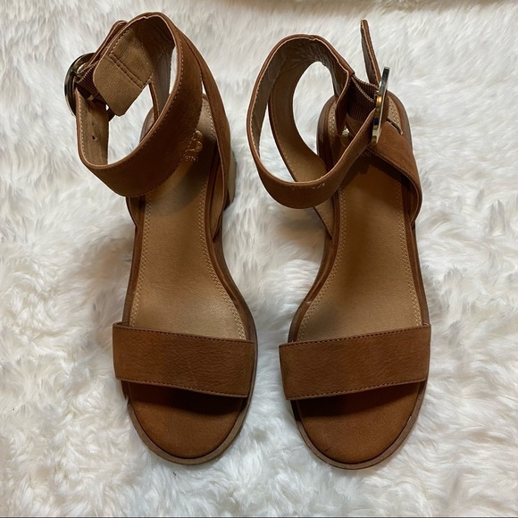 Gianni Bini Block Heel Sandals Ankle Strap in Brown Size 6.5 - Picture 8 of 8